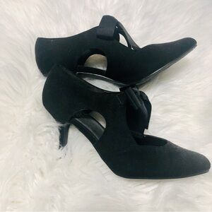 Bow tie vintage inspired black high heels